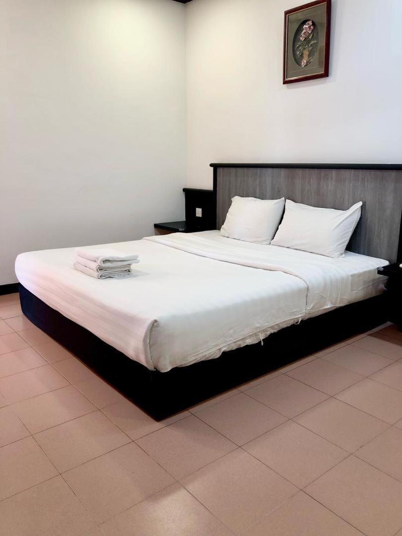 Intan Beach Resort Kuala Terengganu Exterior photo